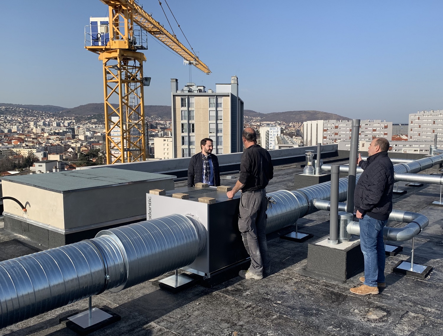 20-Février-2019-M.-Chambareau-au-cours-de-la-réunion-de-chantier-sur-la-toiture-terrasse-de