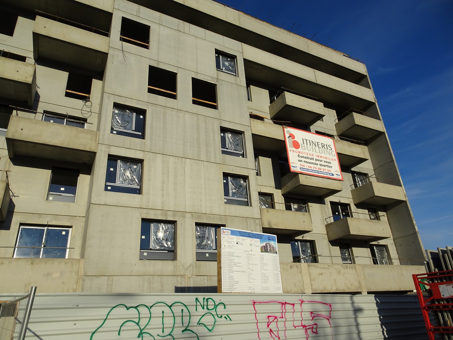 22-01-2019-Menuiseries-extérieures-en-cours-de-pose-2