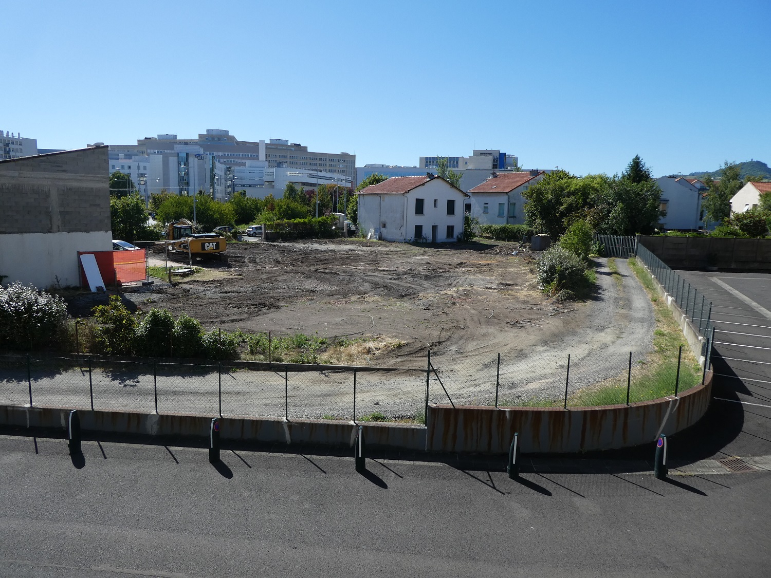 Chantier-de-déconstruction-en-congés-du-07-au-29-août