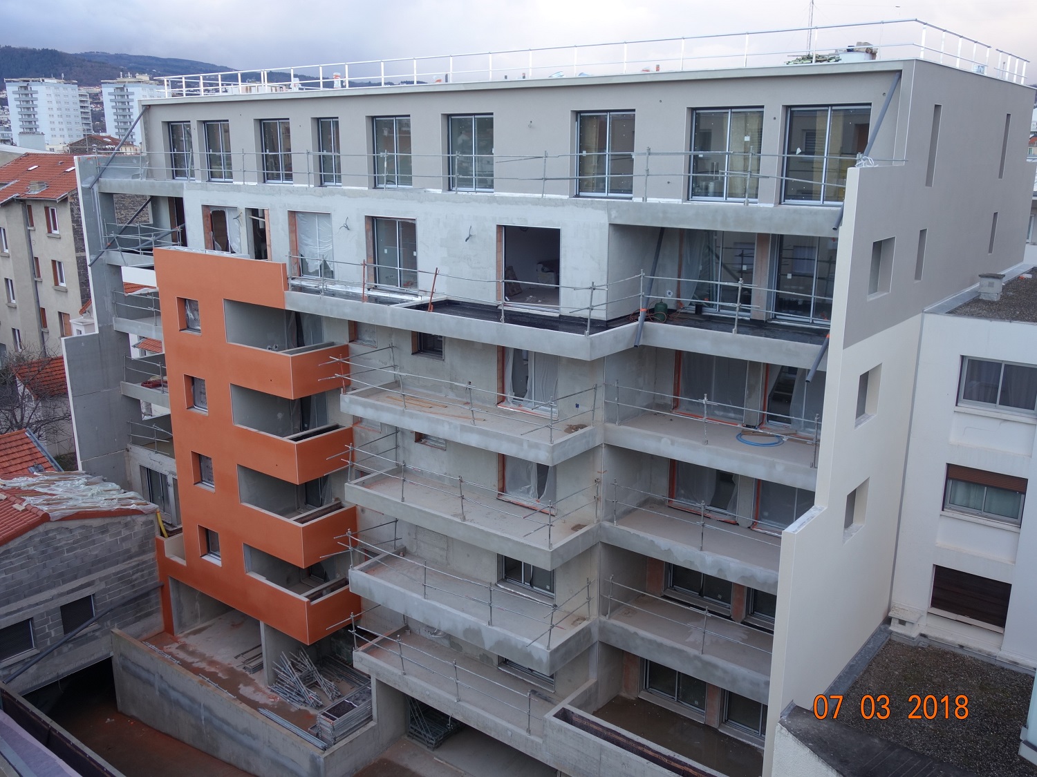 07-03-2018 - Enduits en cours façade arrière