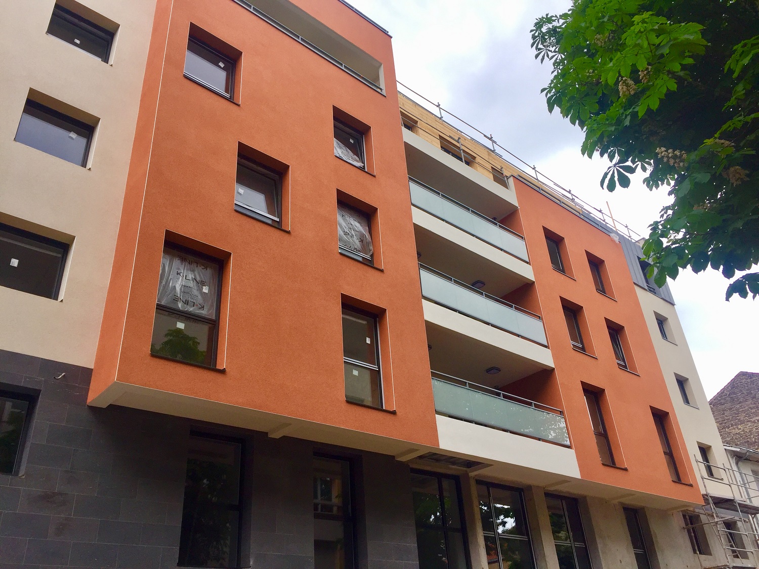 09-05-2018 - Façade sur rue en cours d achèvement