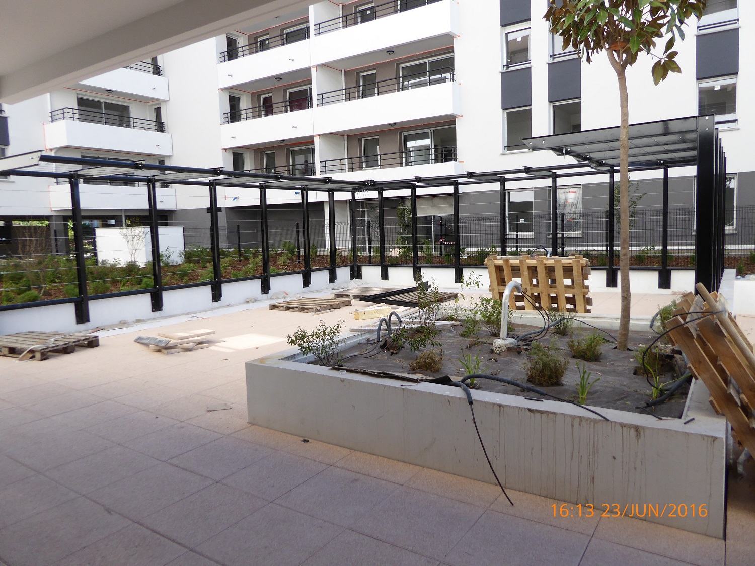 10 - 23-06-2016 - Aménagements Ext en cours
