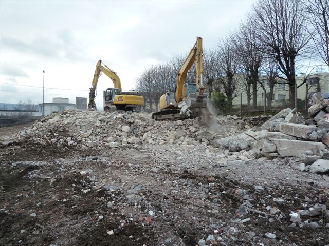 12/02/2013 - Démolition du bâtiment existant