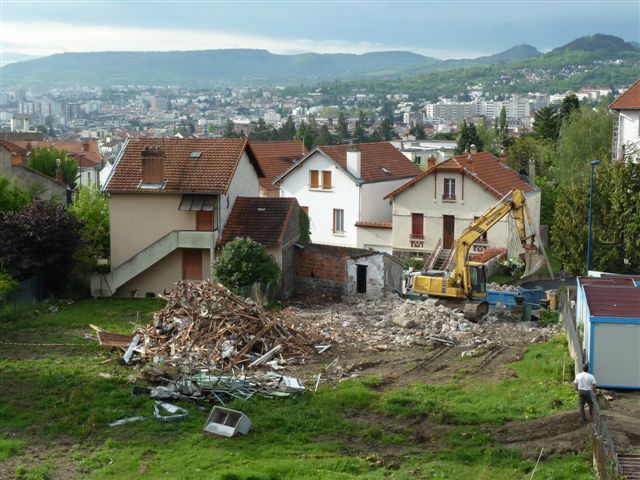 09/05/2012 - Démolition en cours