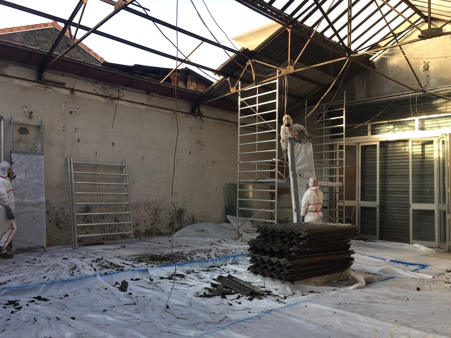 10-12-16 - Désamiantage en cours