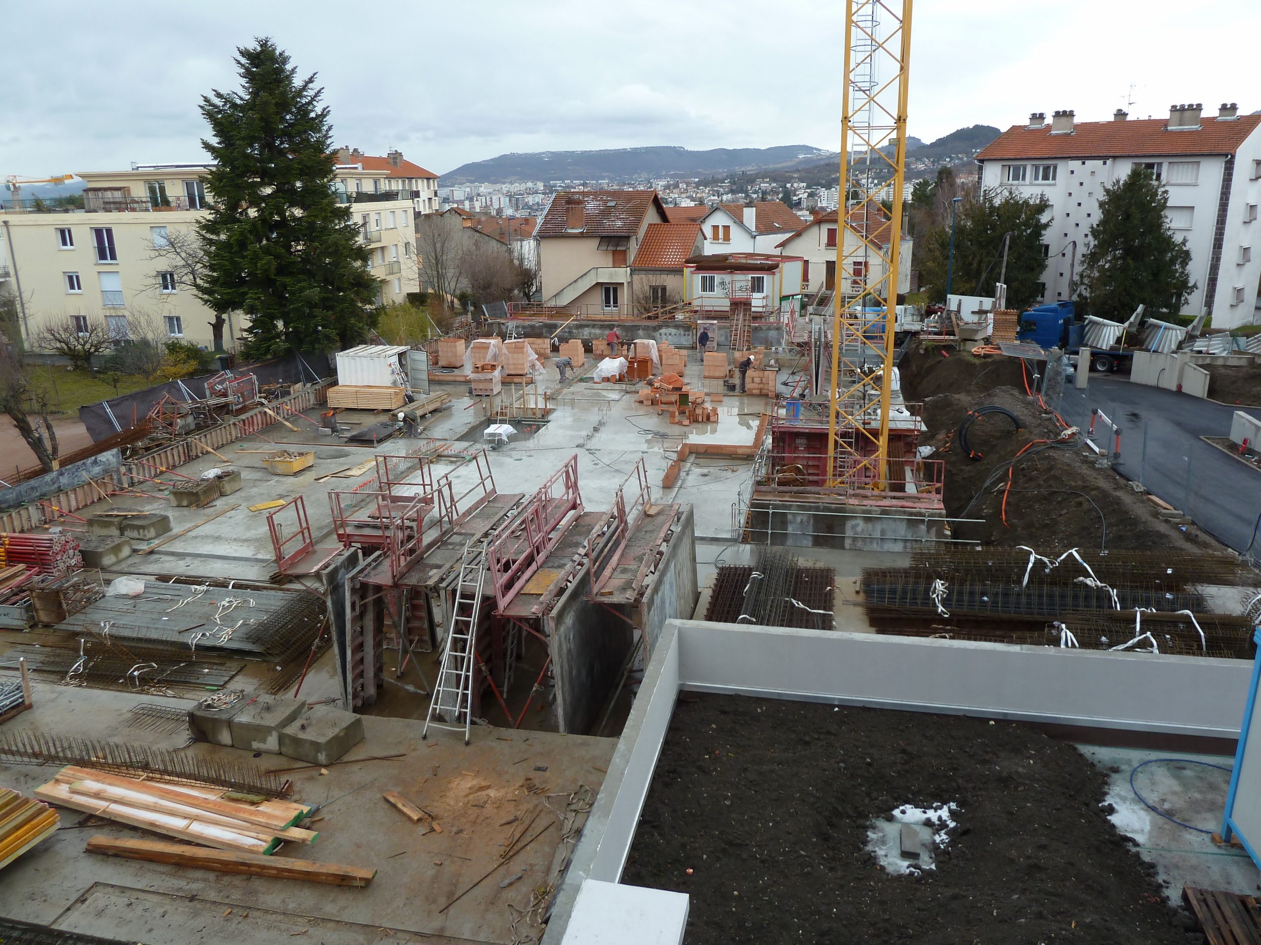 11/02/2013 - Murs du RDC en cours