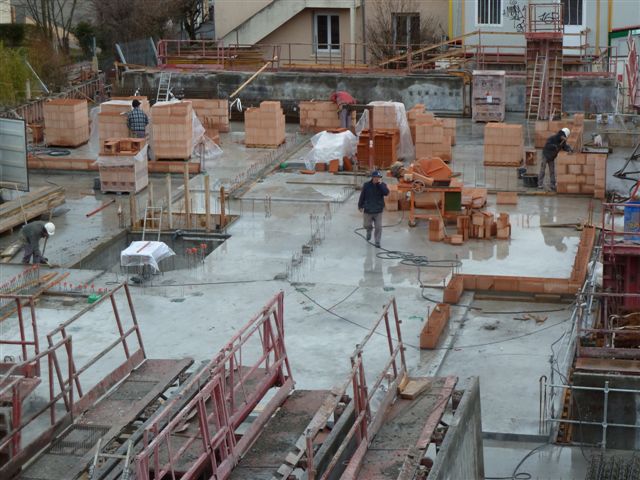 11/02/2013 - Murs du RDC en cours