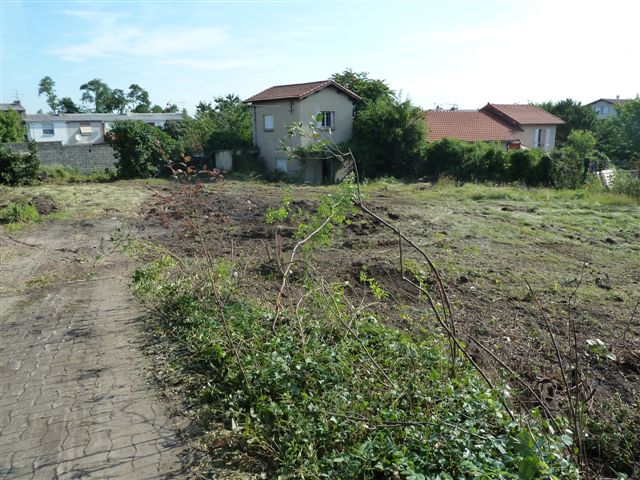 04/07/2012 - Préparation du terrain avant fouilles archéologiques