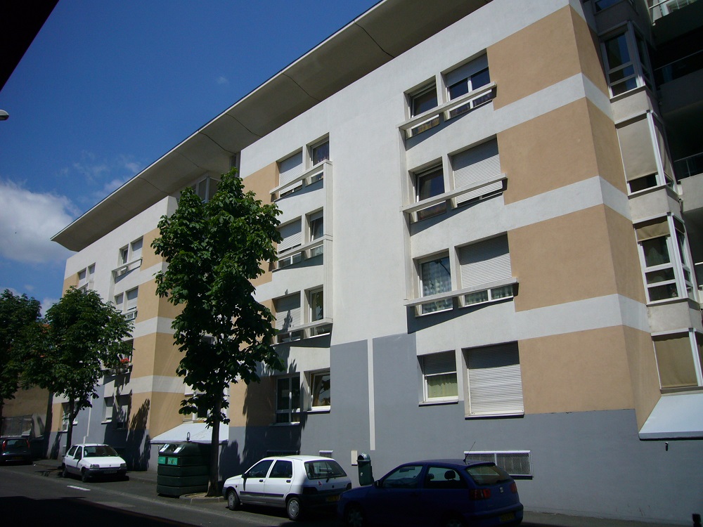 Vue sur gendarmerie rue Montpela Bujadoux