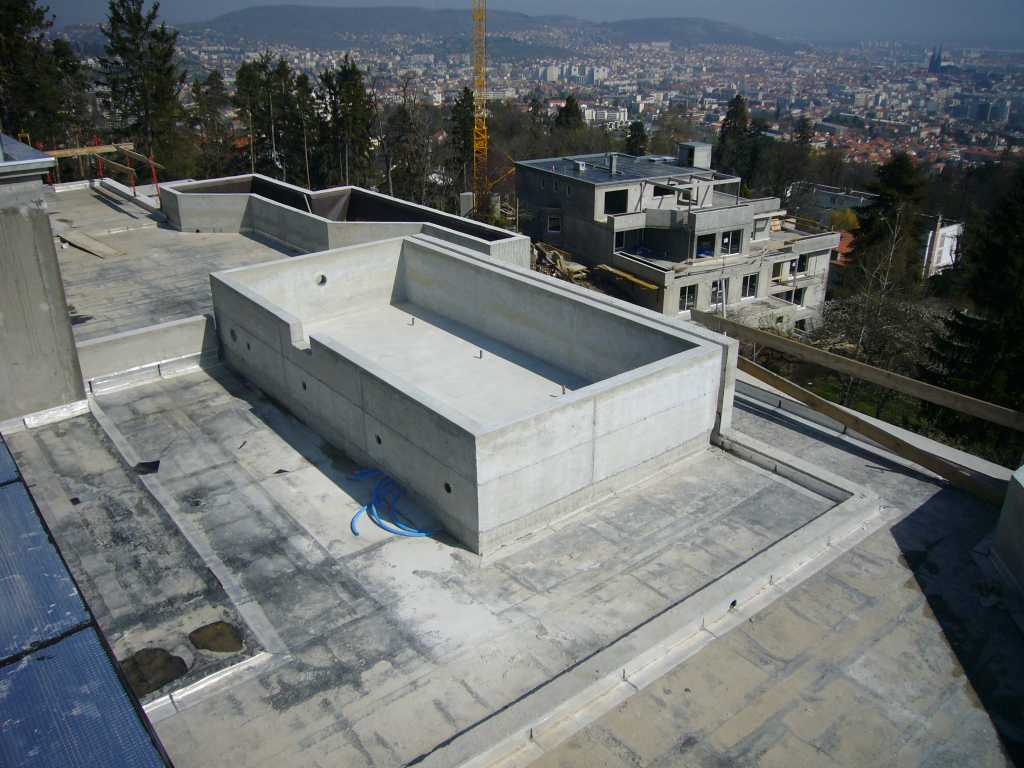 05/04/2008 - Piscines et jardinières