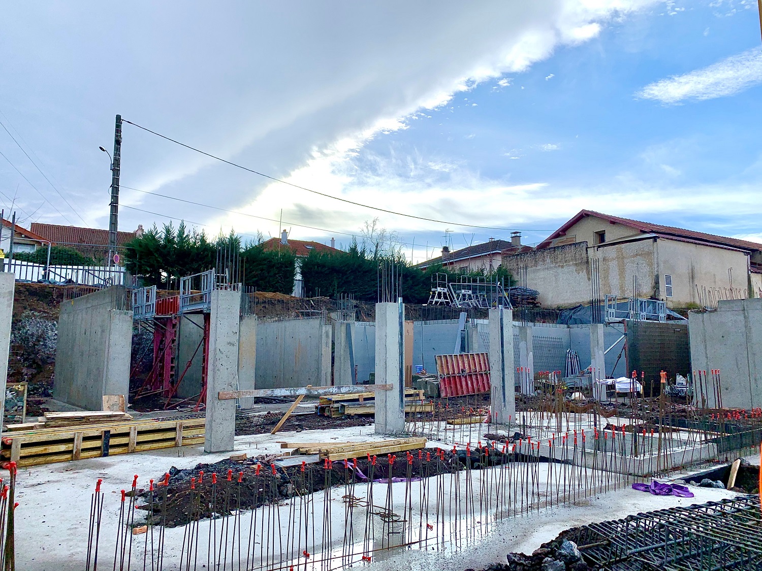 27-01-2021 - Elévation des murs du sous sol en cours