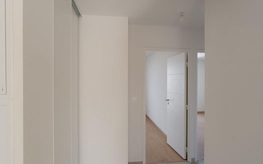 CLERMONT-FD SUD –  T3 neuf traversant EST / OUEST en étage élevé, avec balcon et garage fermé