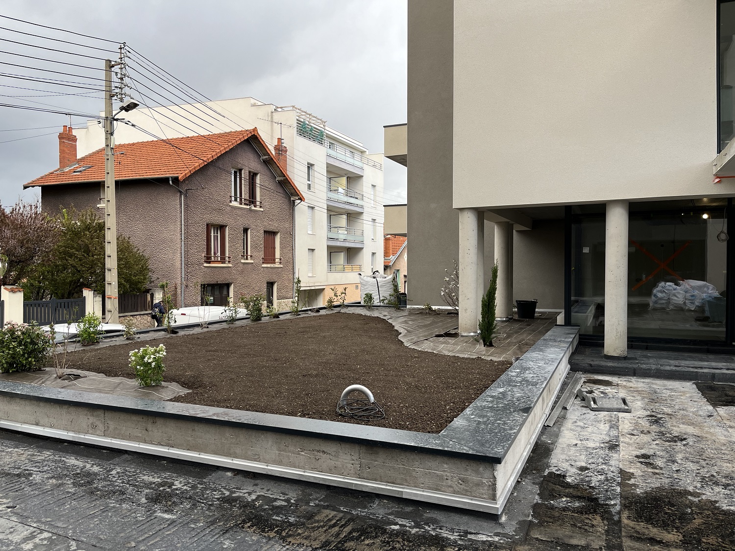 31-03-2023 Aménagements extérieurs en cours