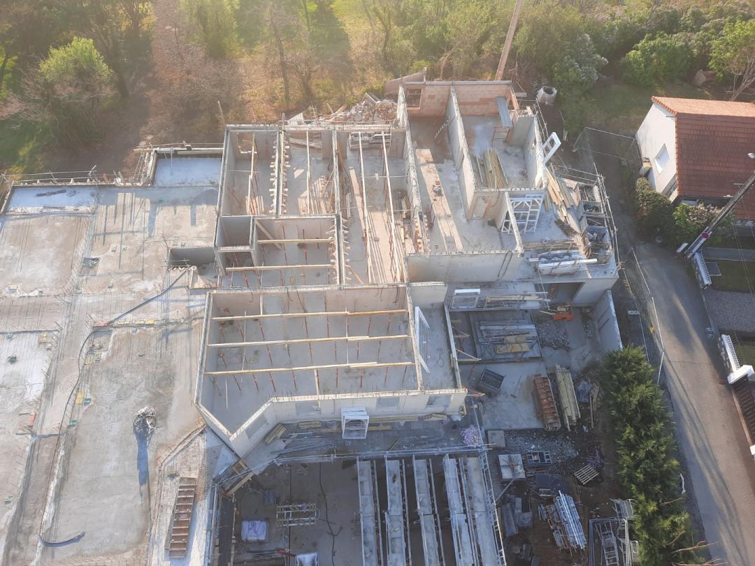 20-04-2021 - Dalle 1er étage coulée à 100 % - Elévation du 1er en cours